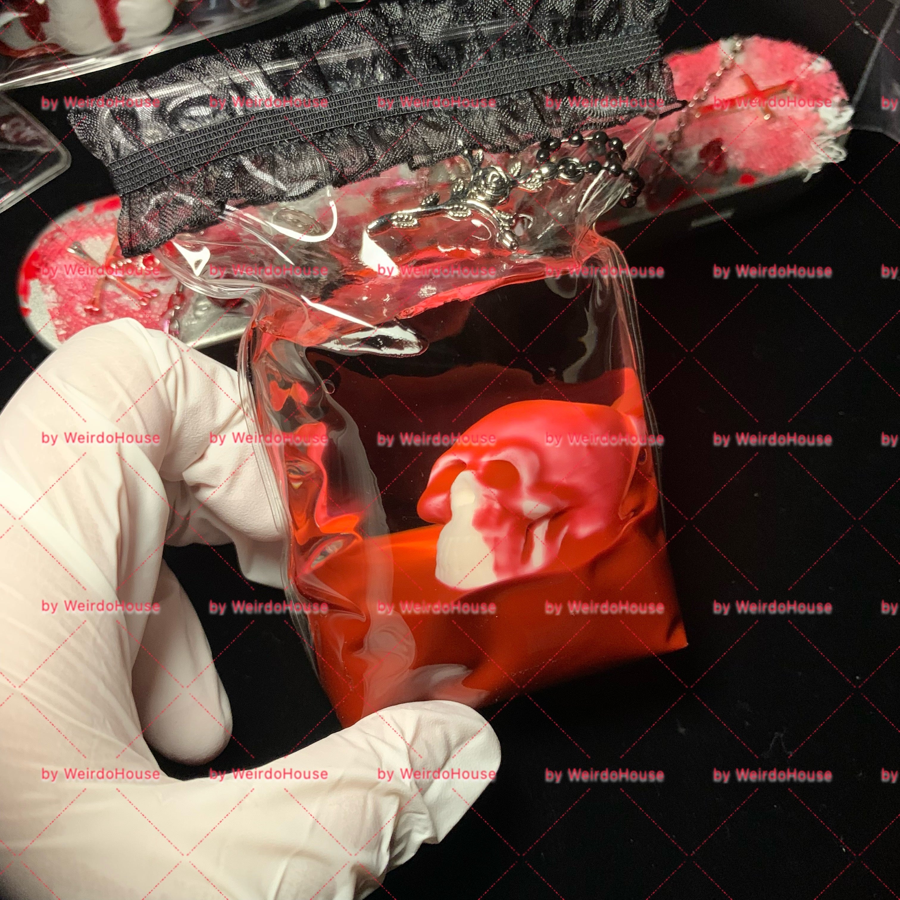 「Kiss of Glowing Bones」Luminous Skeleton Silicone Squishy